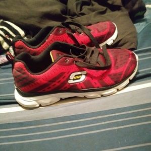 Sketchers Tennis Shoes